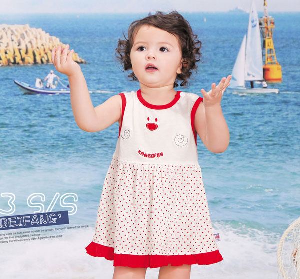 康貝坊紅邊無(wú)袖連體裙