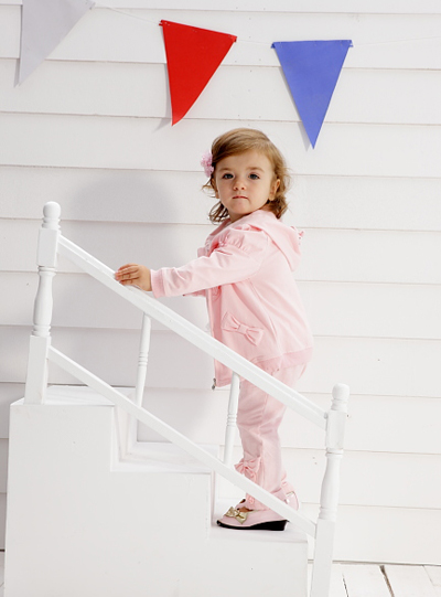 丑丑時(shí)尚童裝淡粉色