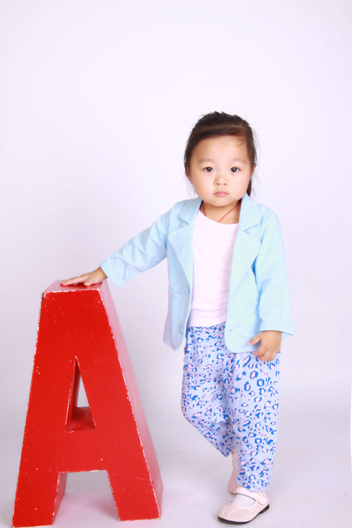 �Ͽ���Ůͯ�{ɫ�L��T��