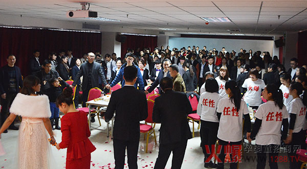 攜手并肩我們火爆人風雨同舟