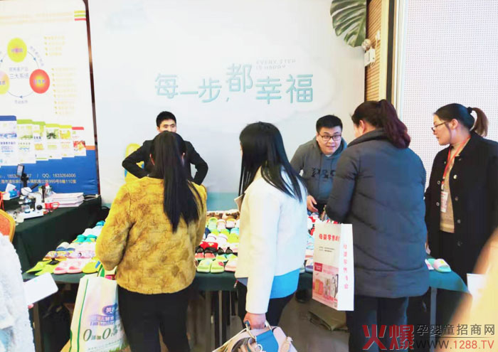 ÿһ�������Ҹ���ĸ�����۷��(hu��)����վ�����չ����Ҹ�����ͯЬ���ʱ��F(xi��n)�A������