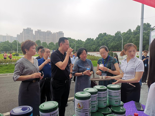 歐比佳乳業(yè)受邀參加綠色食品產(chǎn)業(yè)鏈消費(fèi)體驗活動.jpg 歐比佳乳業(yè)受邀參加綠色食品產(chǎn)業(yè)鏈消費(fèi)體驗活動.jpg