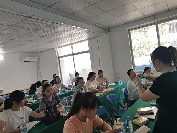 施貝安三伏貼產(chǎn)品現(xiàn)場(chǎng)展示.jpg 施貝安三伏貼產(chǎn)品現(xiàn)場(chǎng)展示.jpg