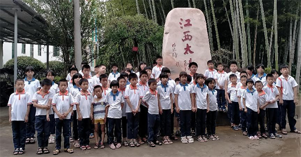 江西太陽村貧困兒童合照.jpg 江西太陽村貧困兒童合照.jpg