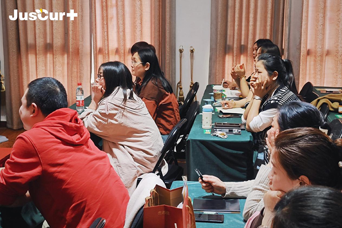 會議現(xiàn)場.jpg 會議現(xiàn)場.jpg