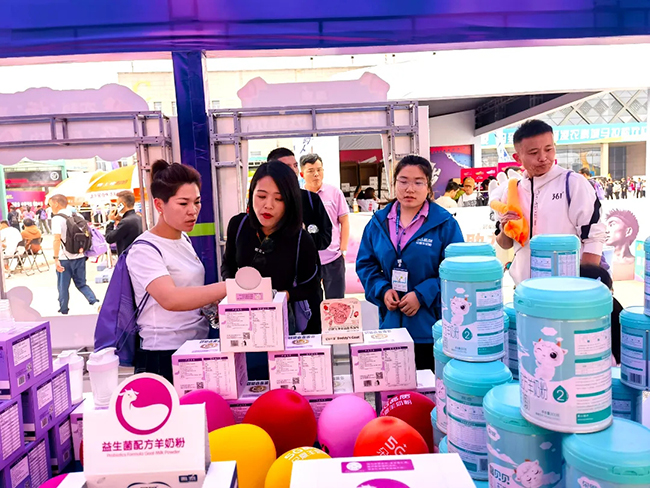 雅泰朵恩酷跑團(tuán)助力“楊馬”激情開跑 (13).jpg 雅泰朵恩酷跑團(tuán)助力“楊馬”激情開跑 (13).jpg