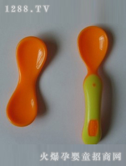 ���γ�ɫyinge��