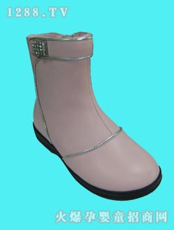 ��һ������ɫ�r��ŮЬ