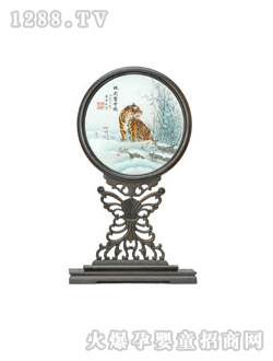 �����̥ë�C���L(f��ng)�aѩ