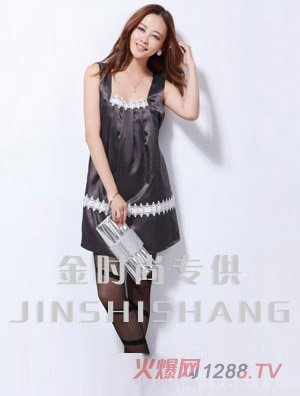 ��ؐ���Ћ����r�к�ɫ����ȹ