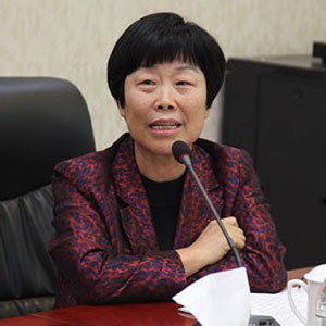 �������e�������